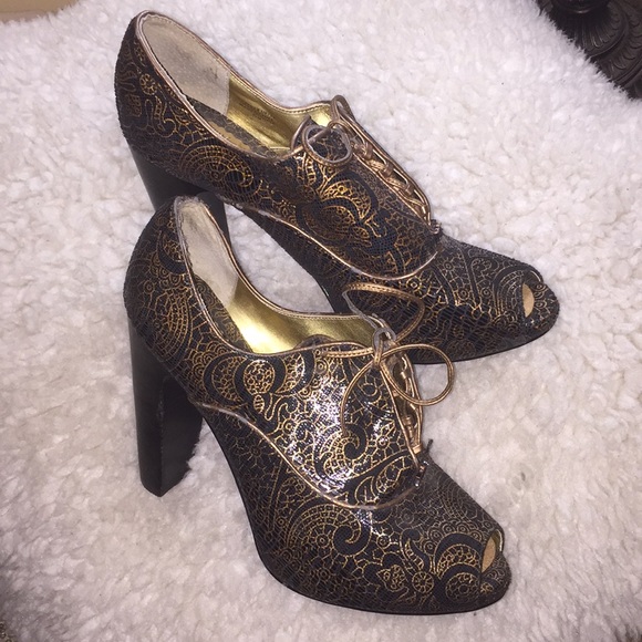 Zinc  Peep Toe Platform Heel Pumps - Picture 6 of 9